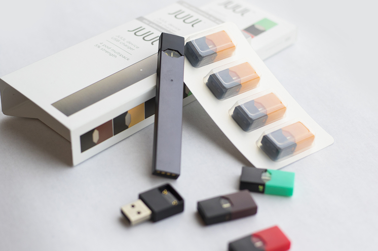JUUL STARTER KIT WITH PODS